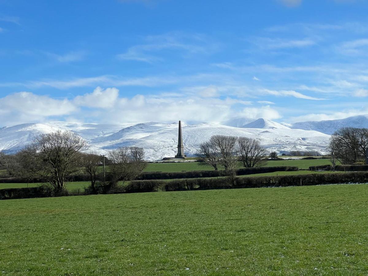 4 Bedroom Detached Farmhouse Mountain Views Beaumaris Exterior photo